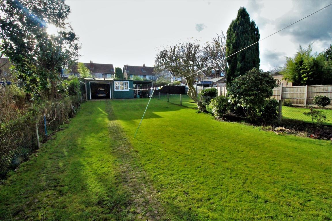 3 bed property in Waverley Road, Reading